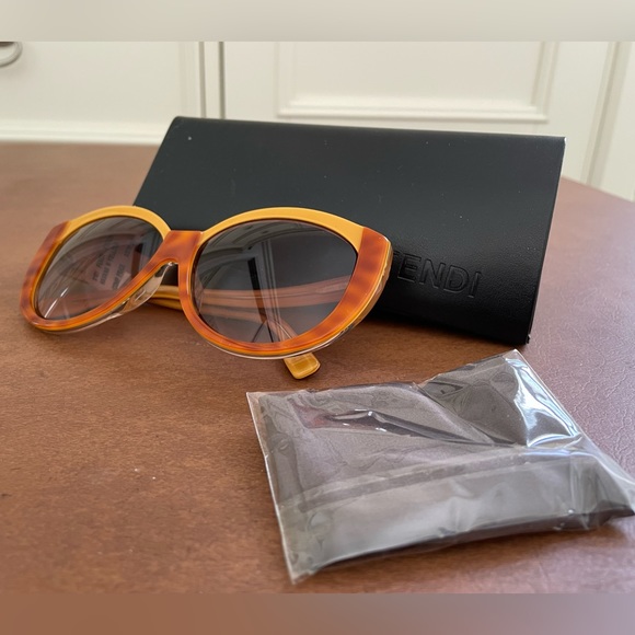 Fendi subtle cat eye sunglasses dusky yellow and tortoise with case NWT πHP x4!π - Picture 2 of 9